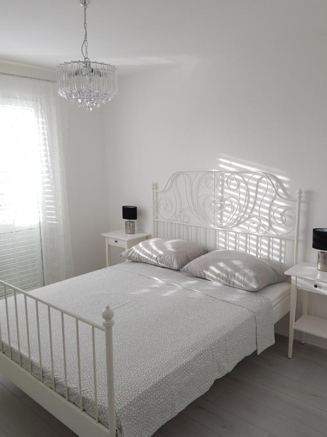 Apartments Mirko&Ana Bibinje Bagian luar foto